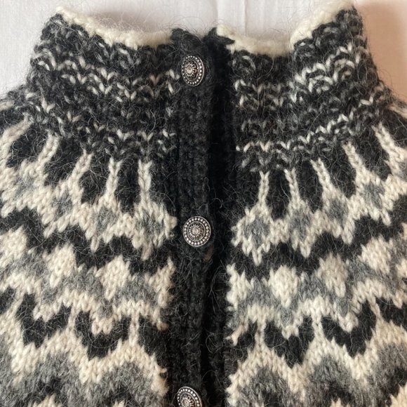 Icelandic Wool Cardigan - Picture 2 of 8